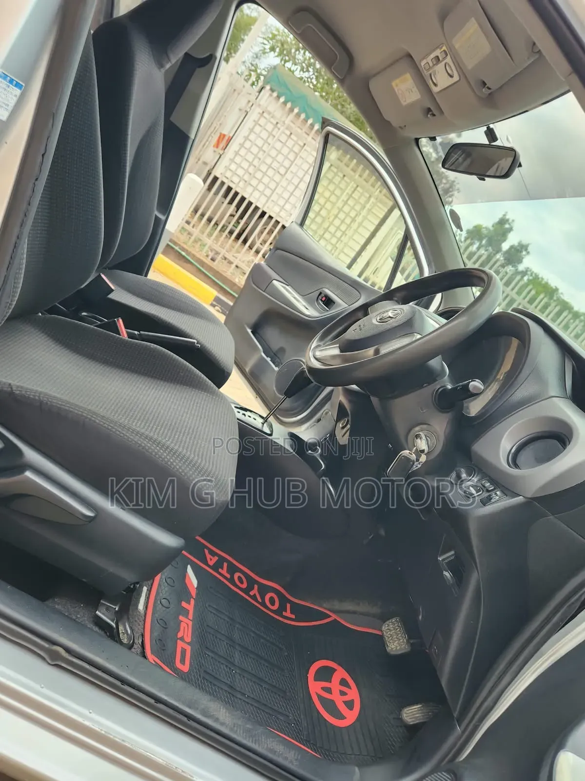Toyota Vitz 1.3 FWD 5dr 2015 Silver