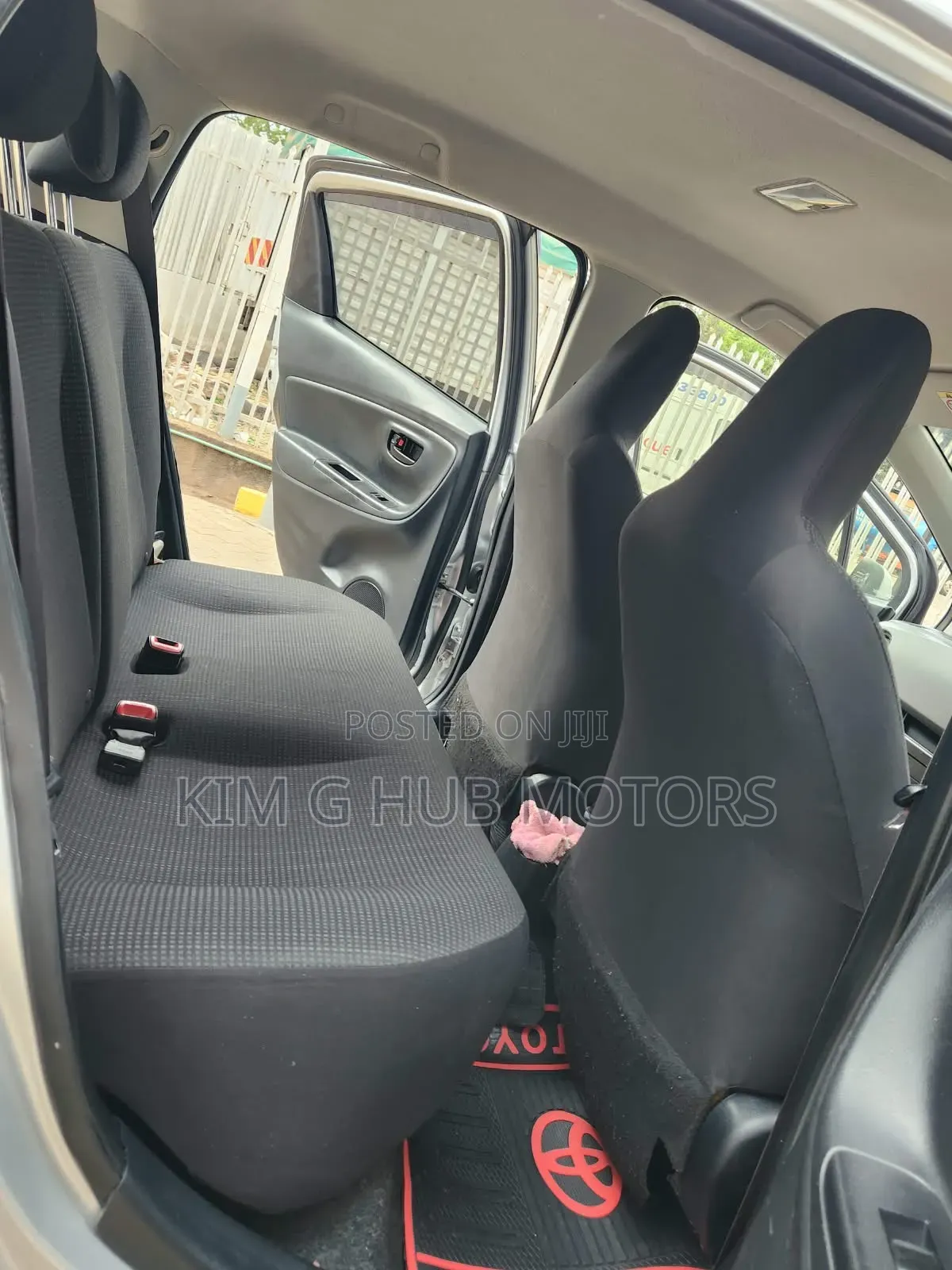 Toyota Vitz 1.3 FWD 5dr 2015 Silver