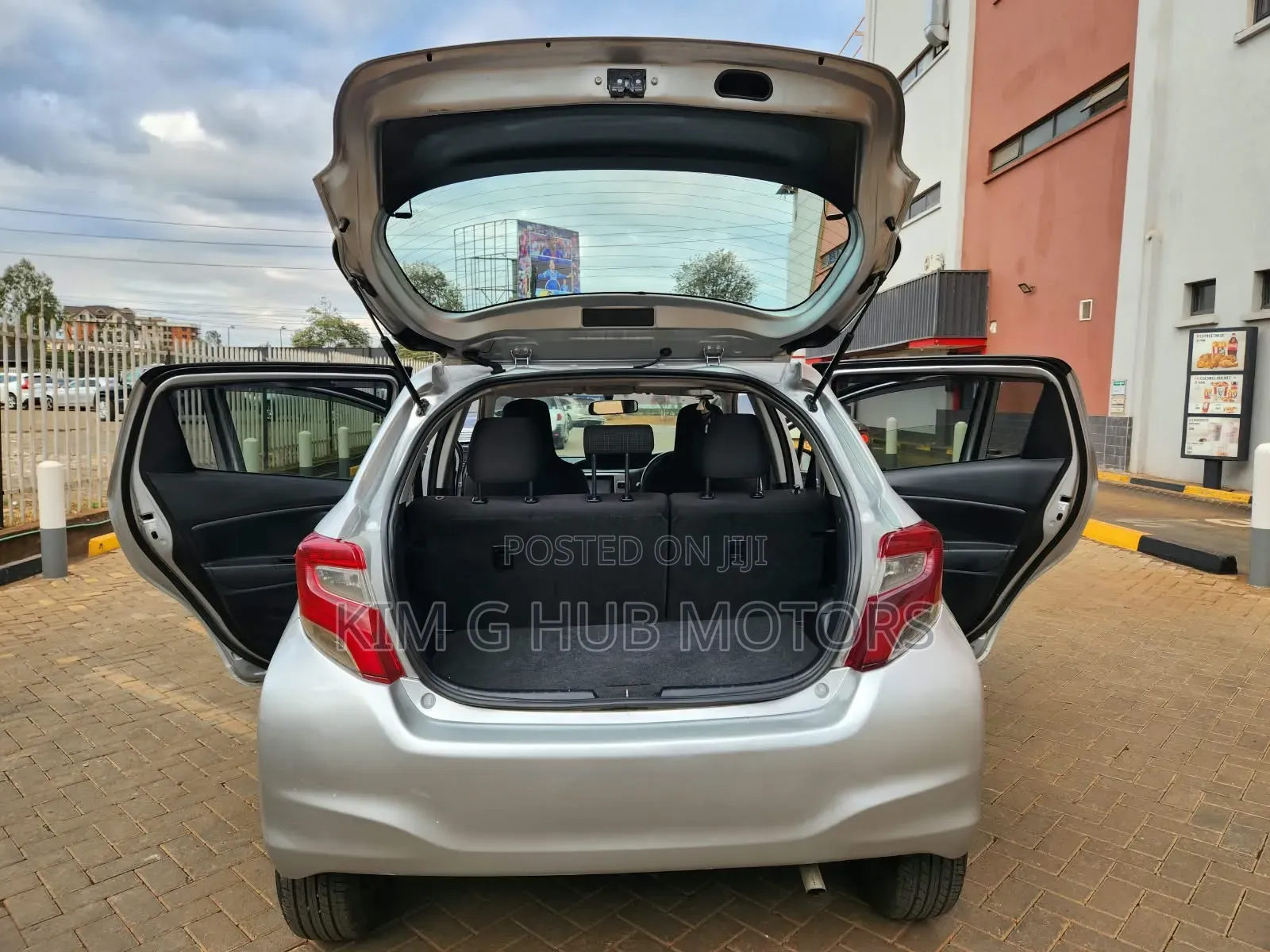 Toyota Vitz 1.3 FWD 5dr 2015 Silver