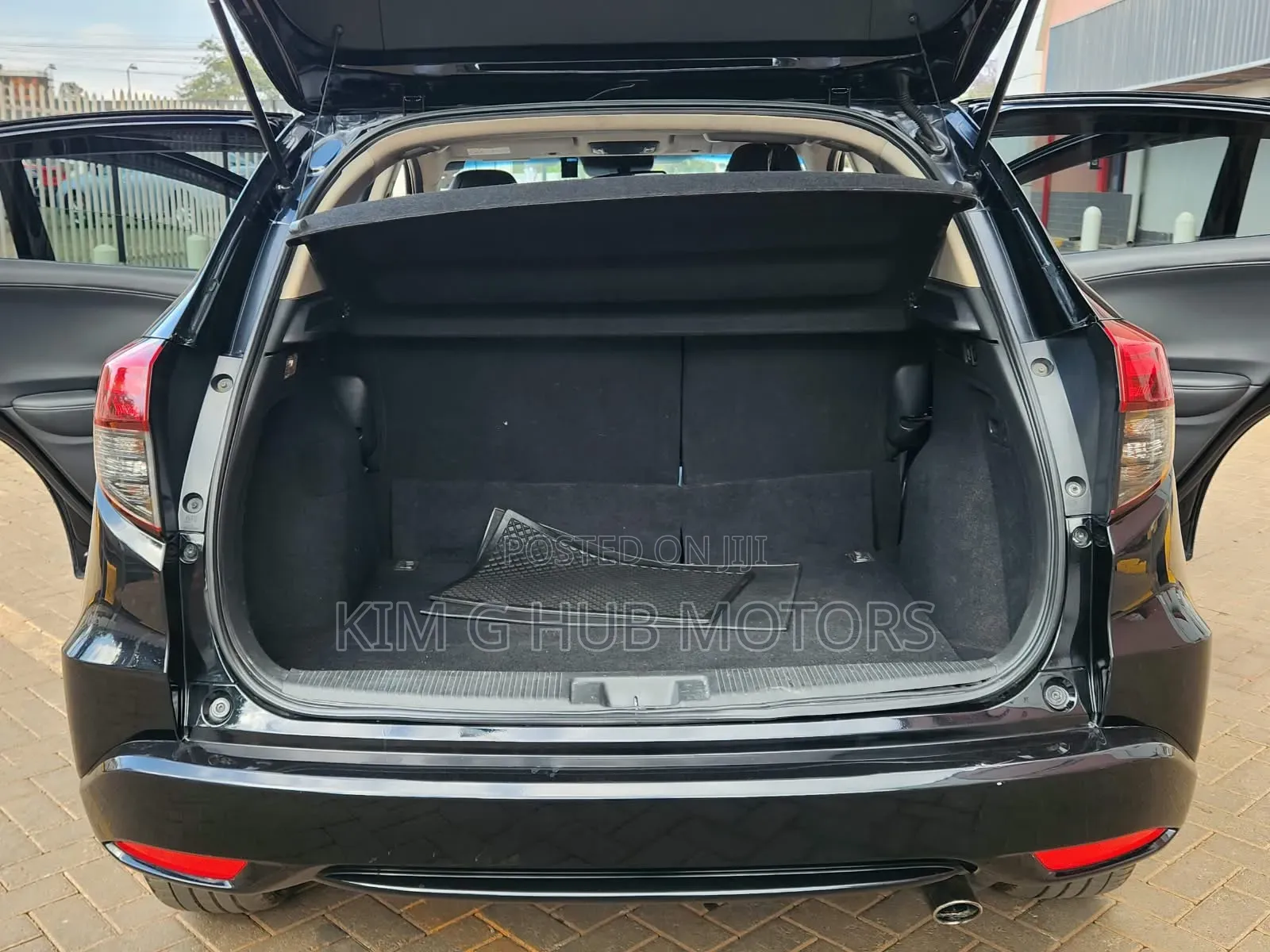 Honda Vezel 1.5 Hybrid 4WD 2018 Black