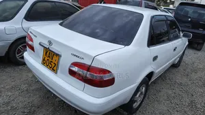 Toyota Corolla 2000 White
