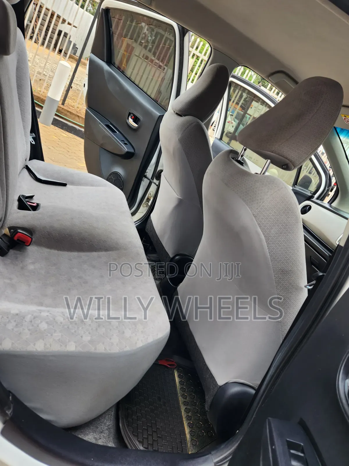 Toyota Vitz 1.3 AWD 5dr 2013 White