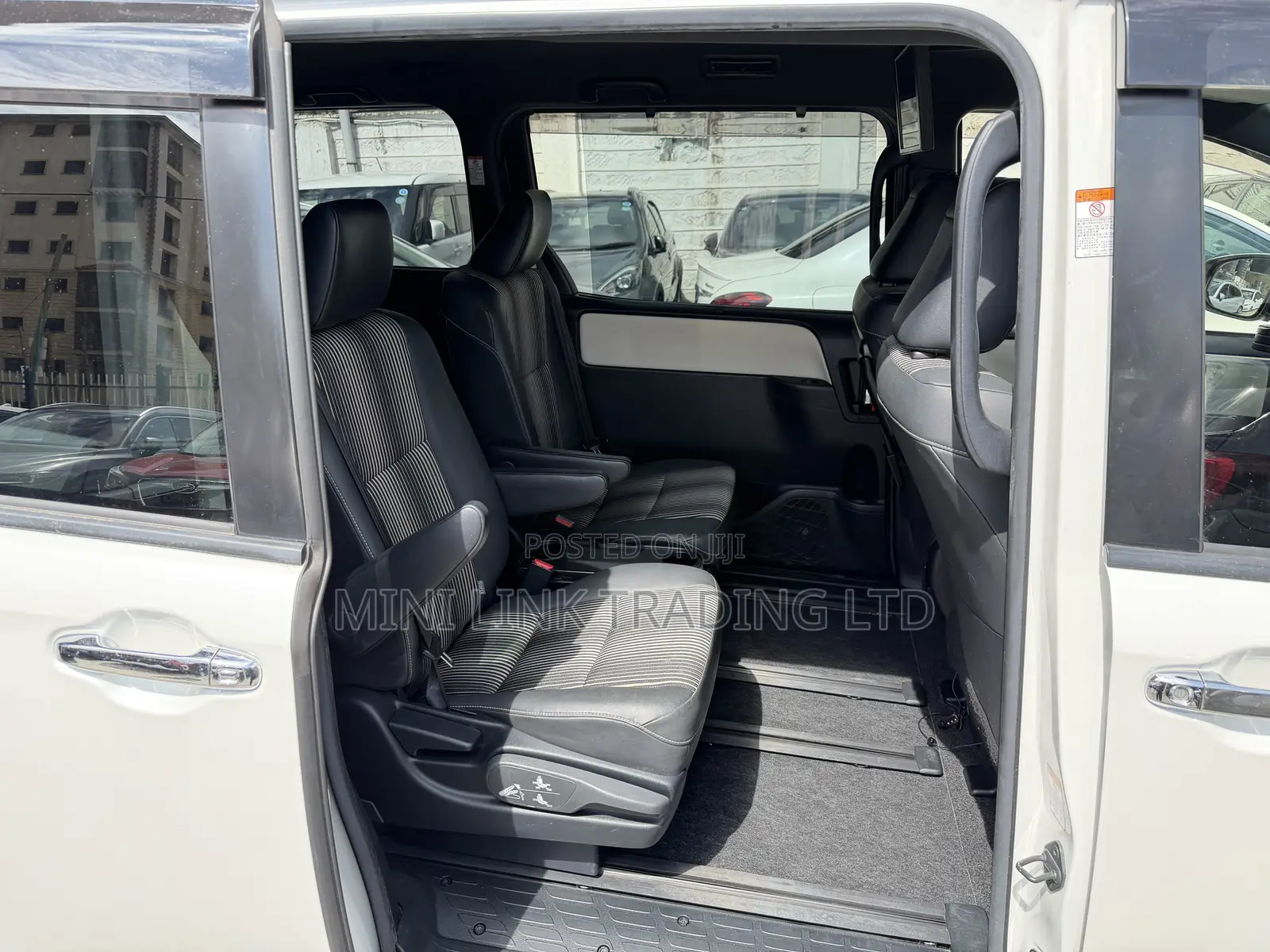 Toyota Noah 1.8 FWD Hybrid (7 seater) 2019 Pearl