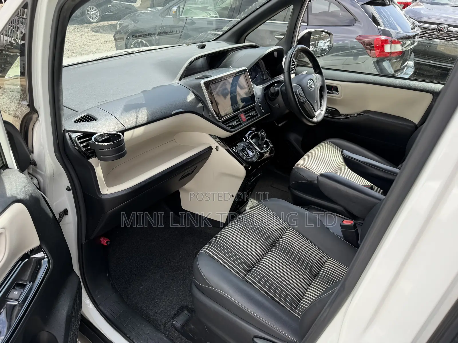 Toyota Noah 1.8 FWD Hybrid (7 seater) 2019 Pearl