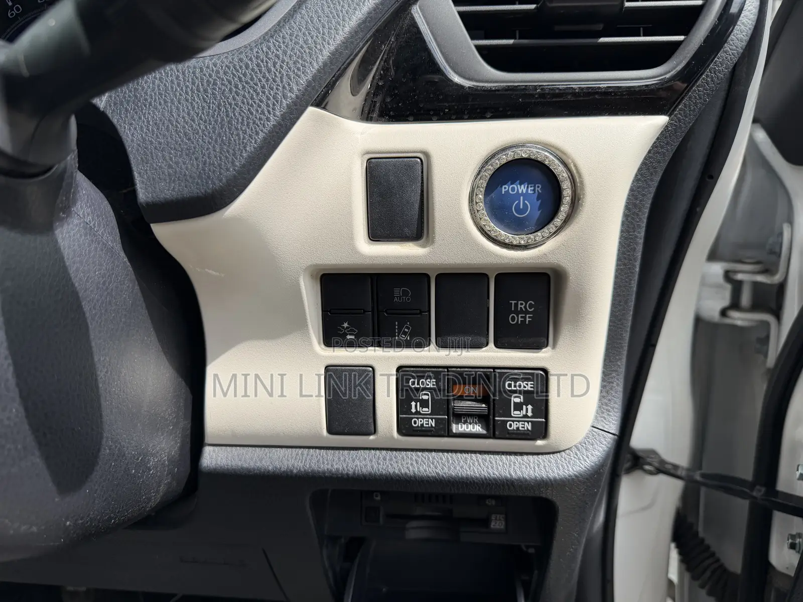 Toyota Noah 1.8 FWD Hybrid (7 seater) 2019 Pearl