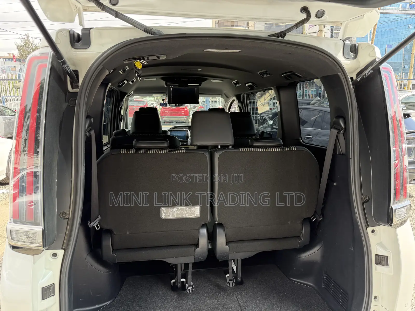 Toyota Noah 1.8 FWD Hybrid (7 seater) 2019 Pearl