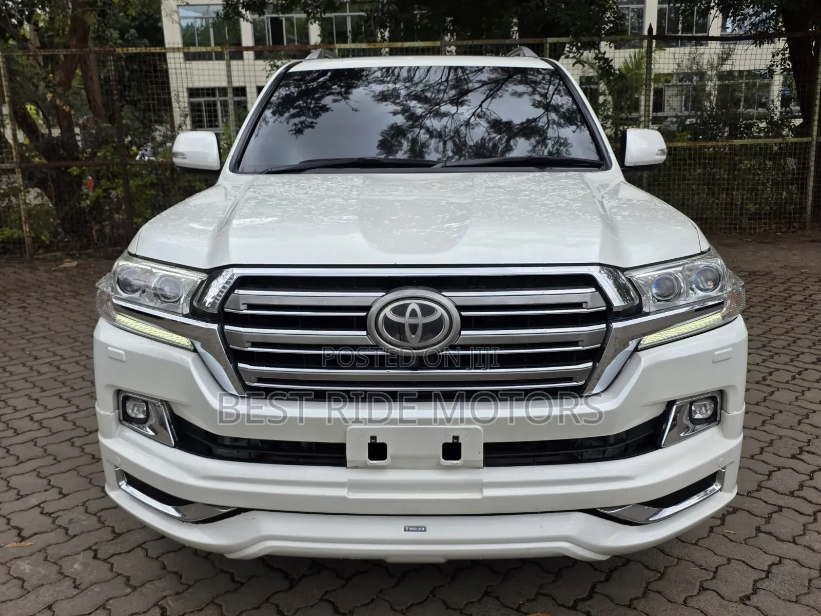 Toyota Land Cruiser 4.6 V8 ZX 2017 White