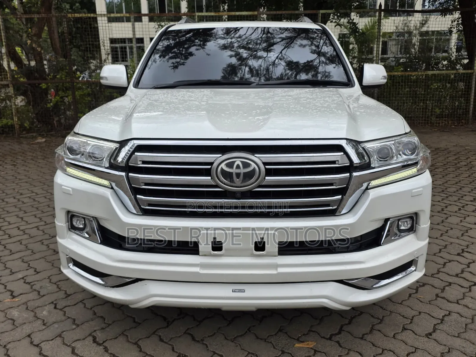 Toyota Land Cruiser 4.6 V8 ZX 2017 White