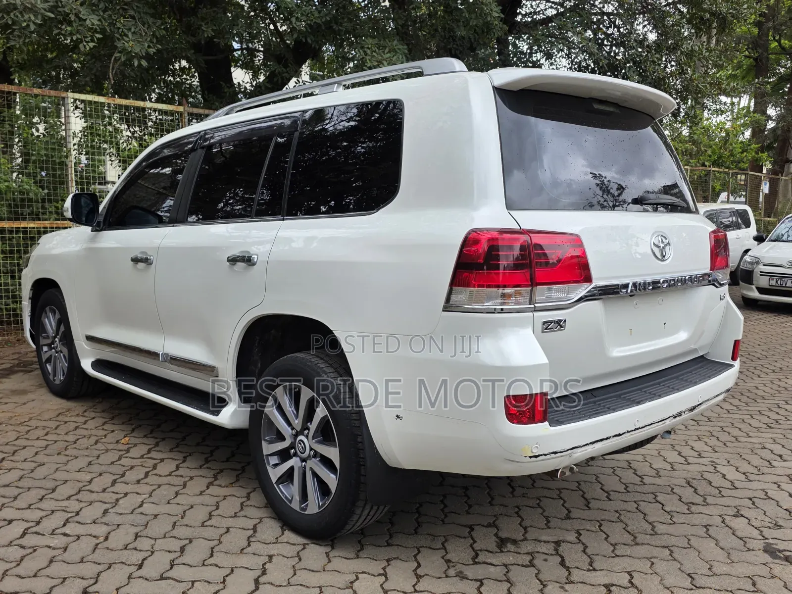 Toyota Land Cruiser 4.6 V8 ZX 2017 White