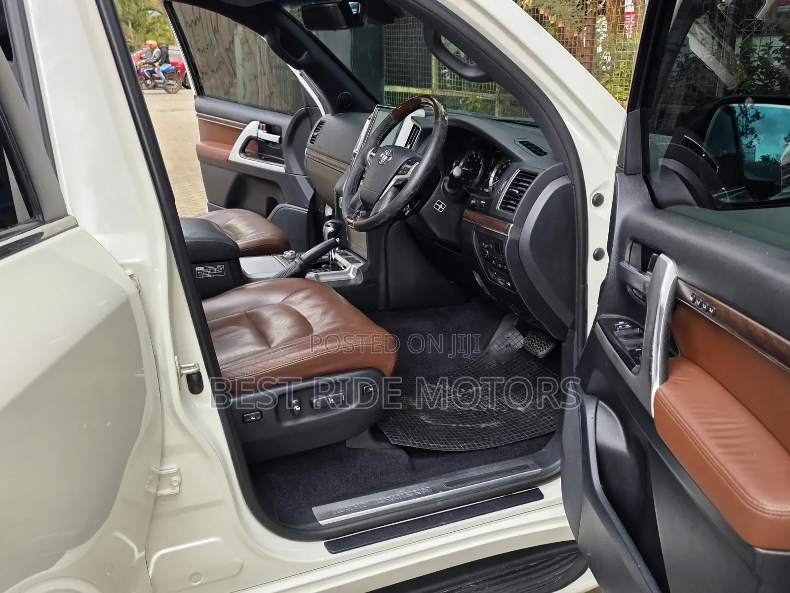 Toyota Land Cruiser 4.6 V8 ZX 2017 White