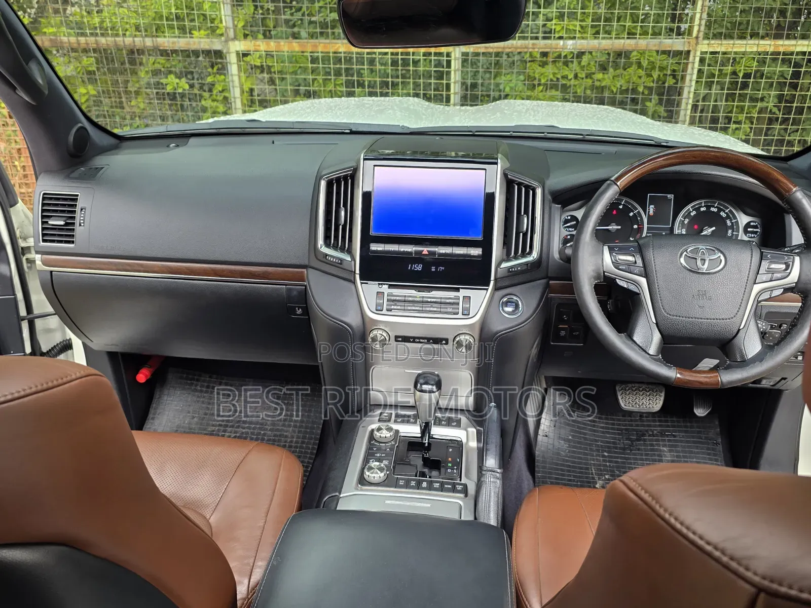 Toyota Land Cruiser 4.6 V8 ZX 2017 White