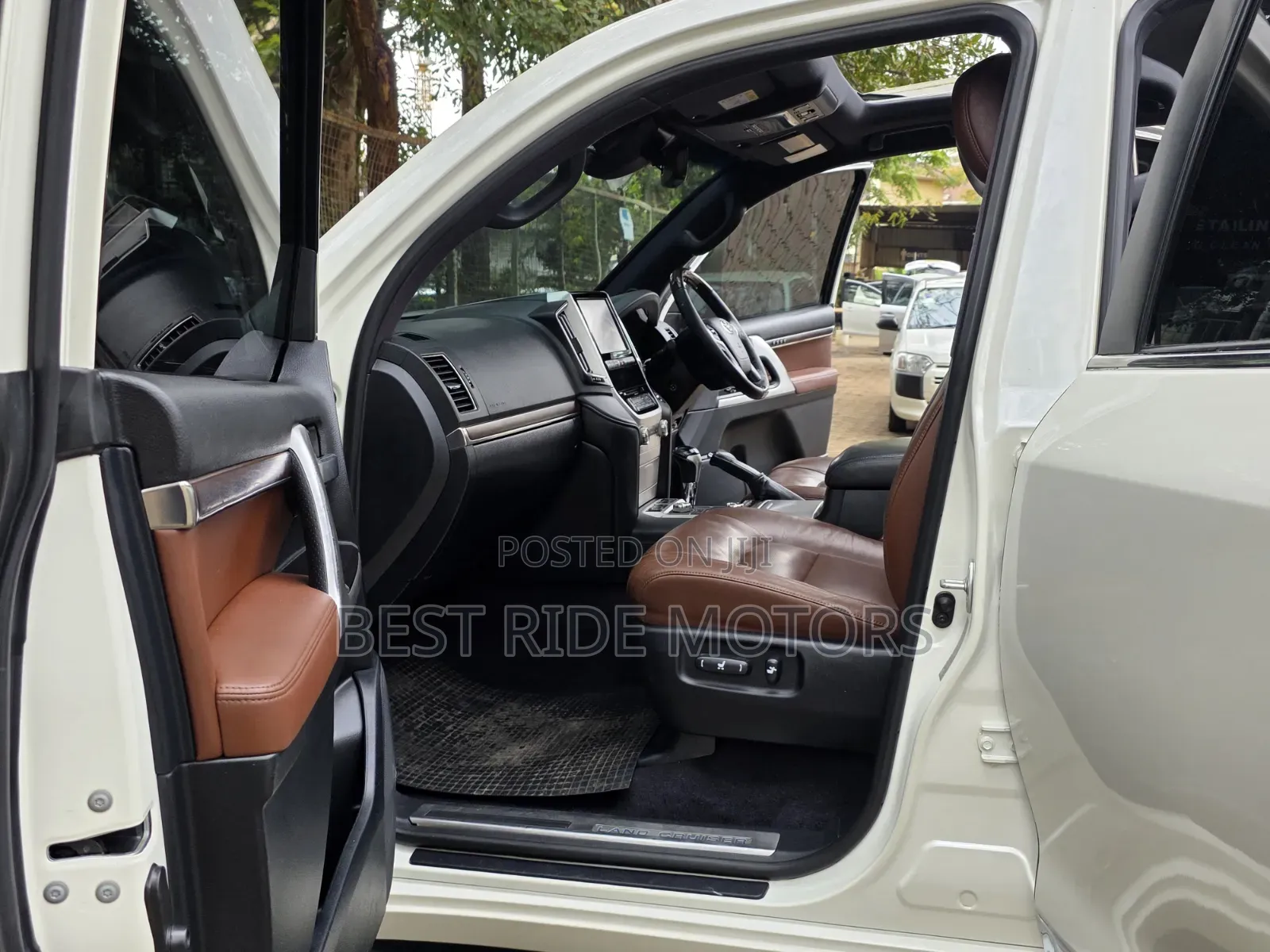 Toyota Land Cruiser 4.6 V8 ZX 2017 White