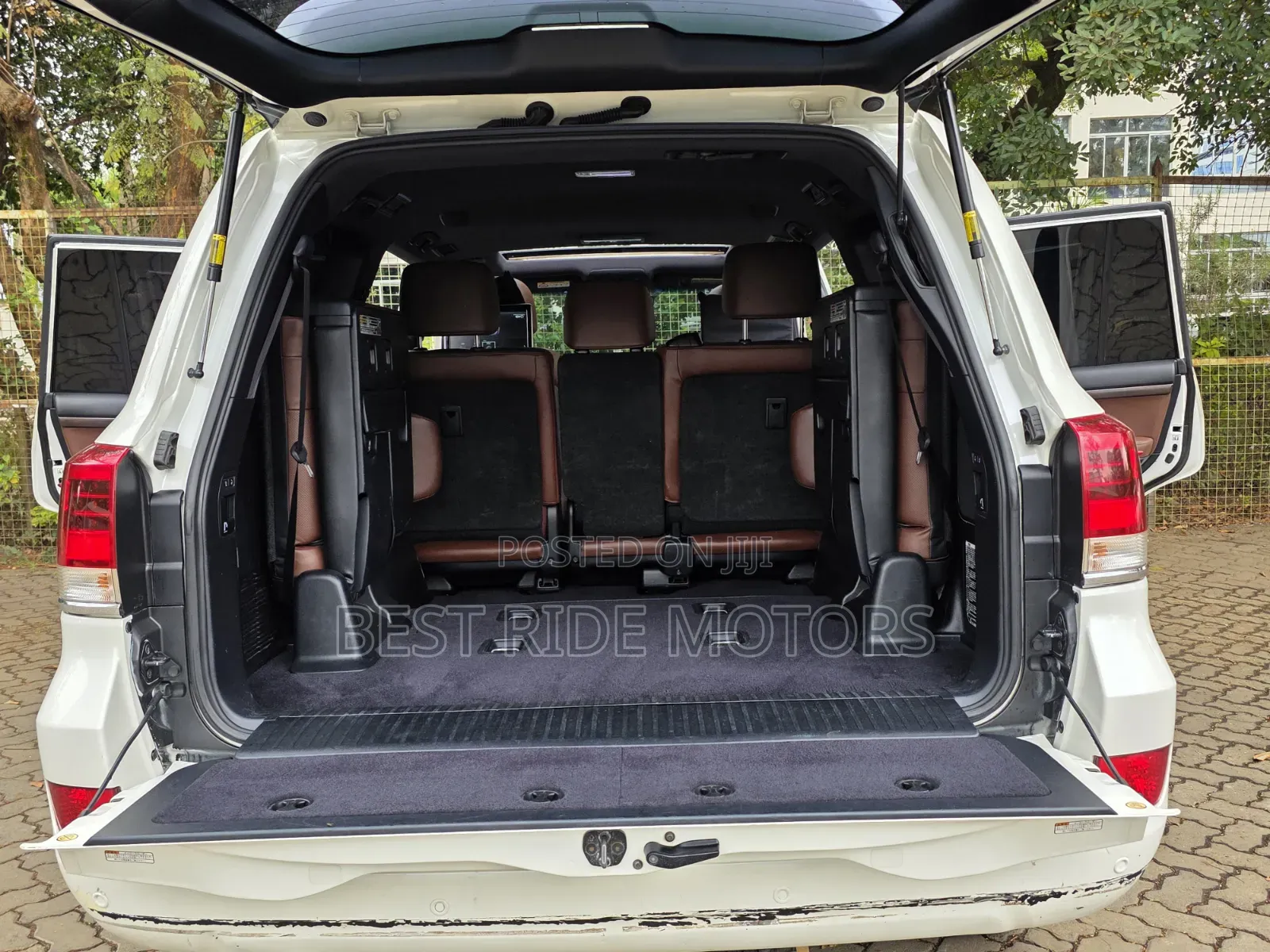 Toyota Land Cruiser 4.6 V8 ZX 2017 White