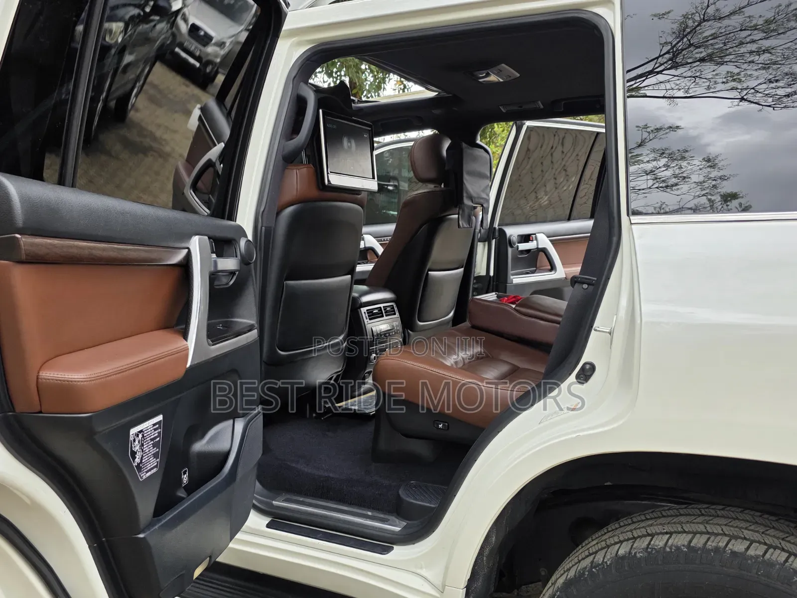 Toyota Land Cruiser 4.6 V8 ZX 2017 White
