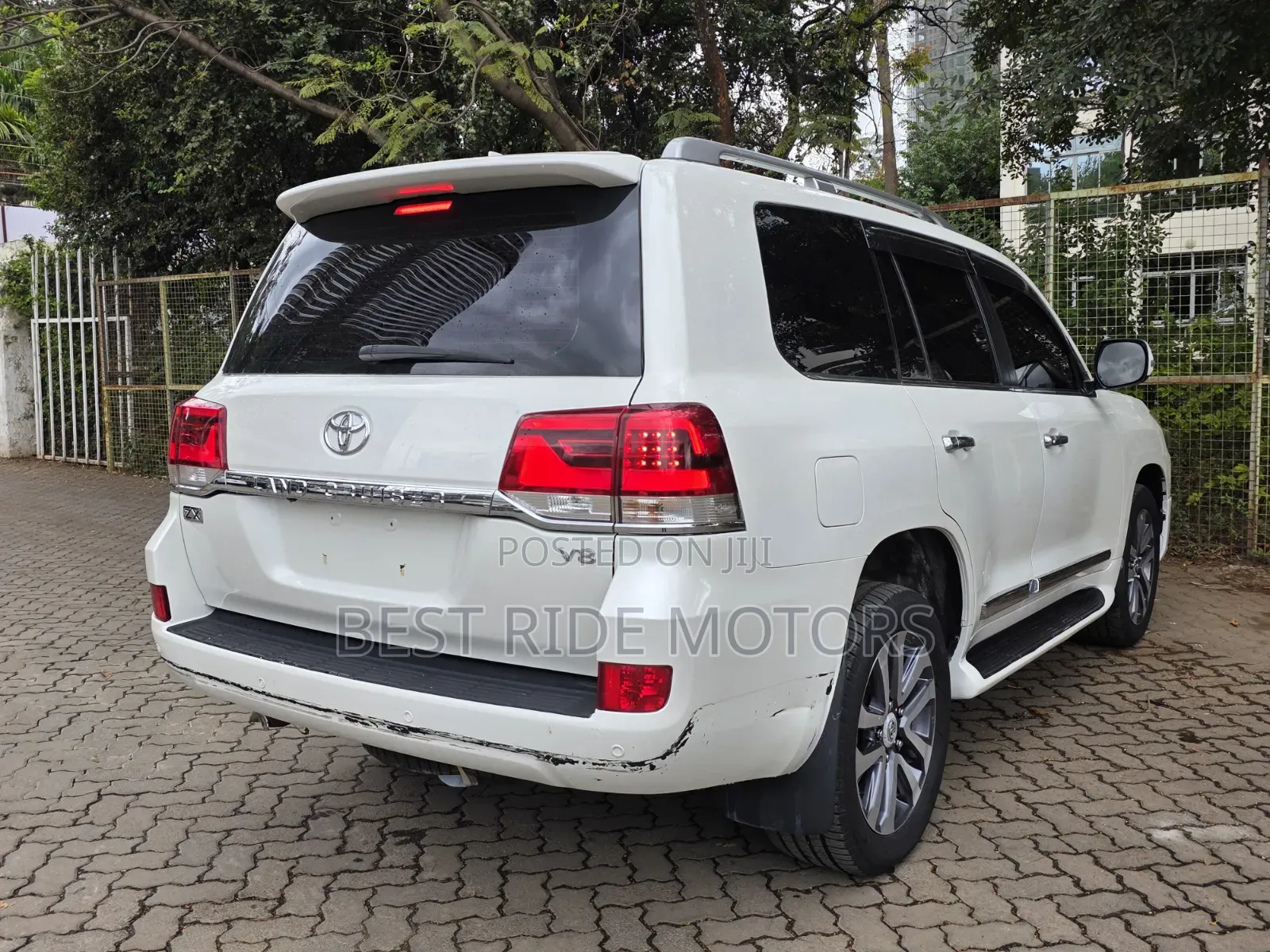 Toyota Land Cruiser 4.6 V8 ZX 2017 White