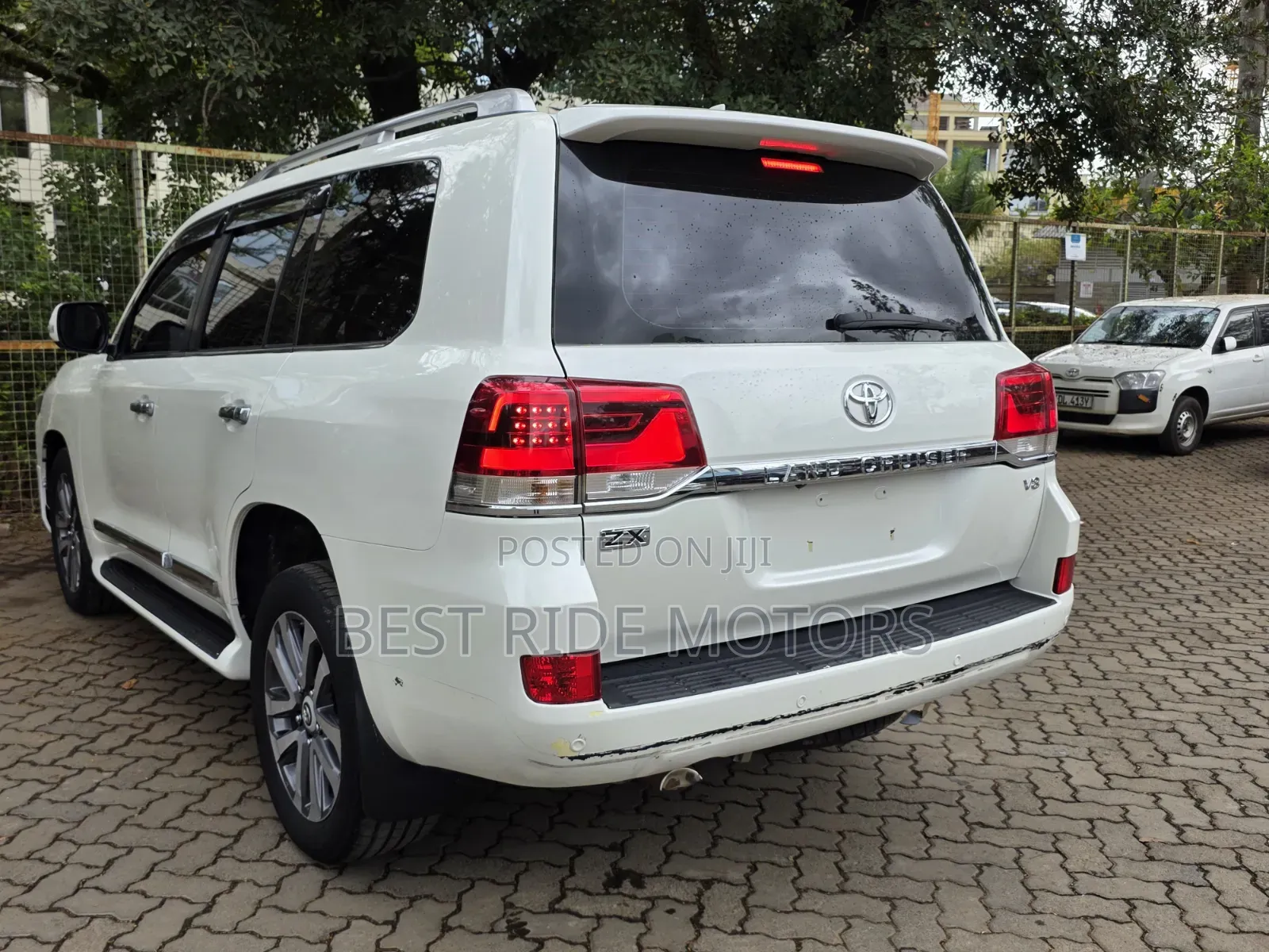 Toyota Land Cruiser 4.6 V8 ZX 2017 White
