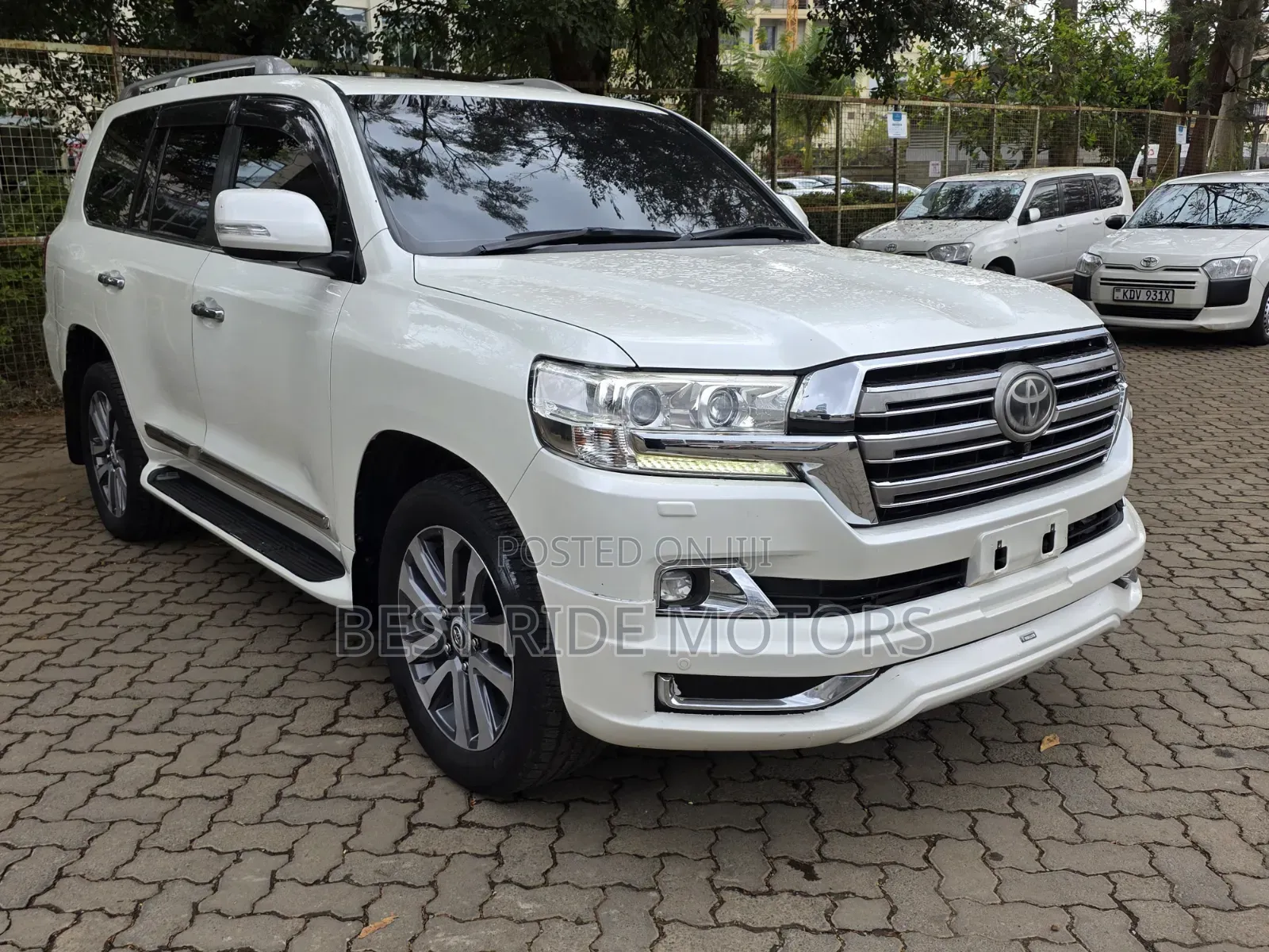 Toyota Land Cruiser 4.6 V8 ZX 2017 White