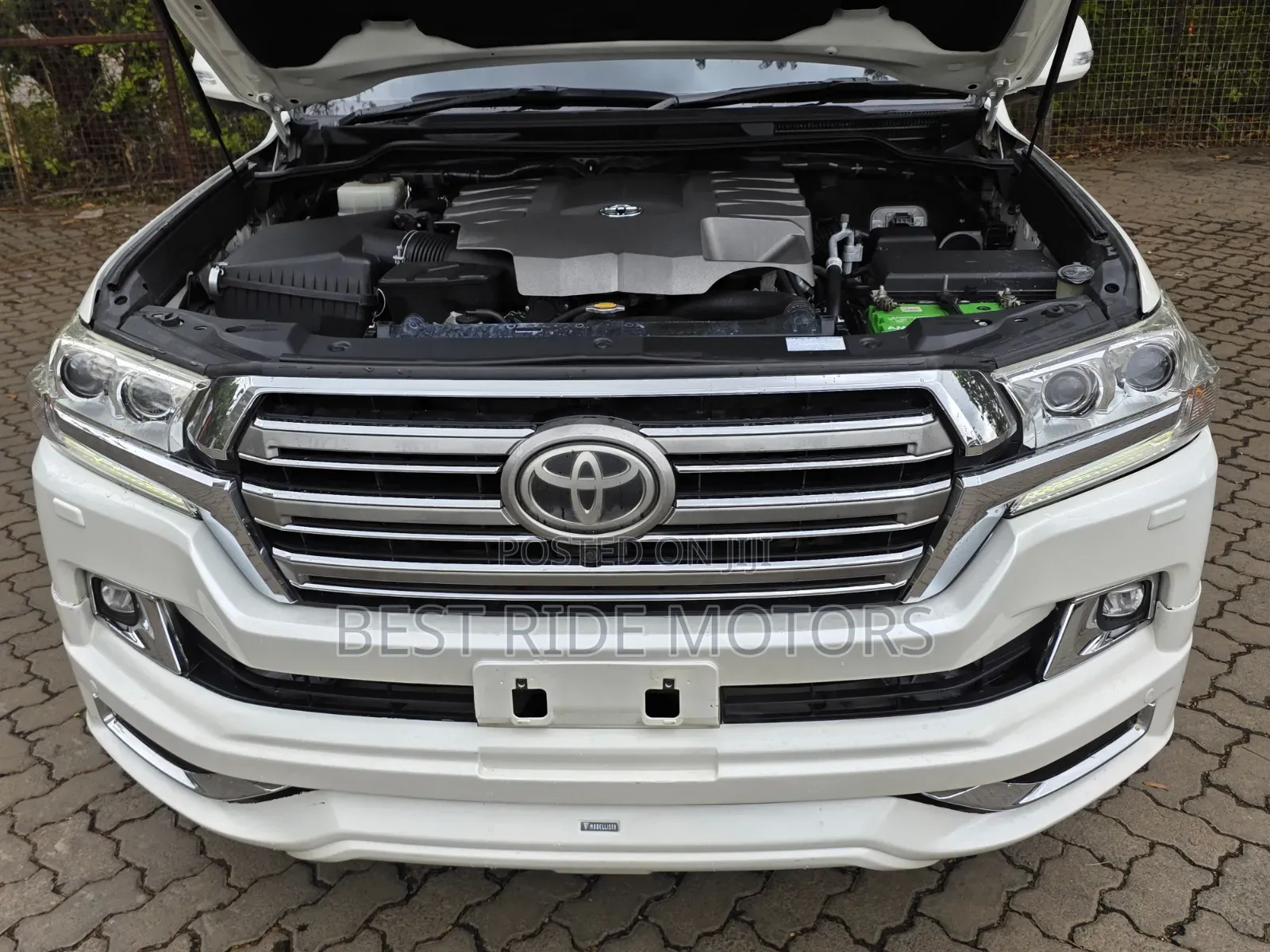 Toyota Land Cruiser 4.6 V8 ZX 2017 White
