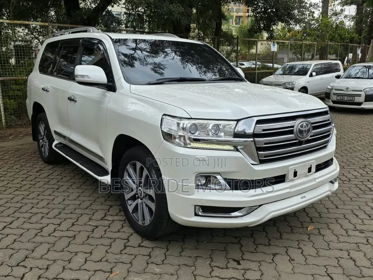 Toyota Land Cruiser 4.6 V8 ZX 2017 White