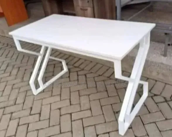 Generic Study Desk