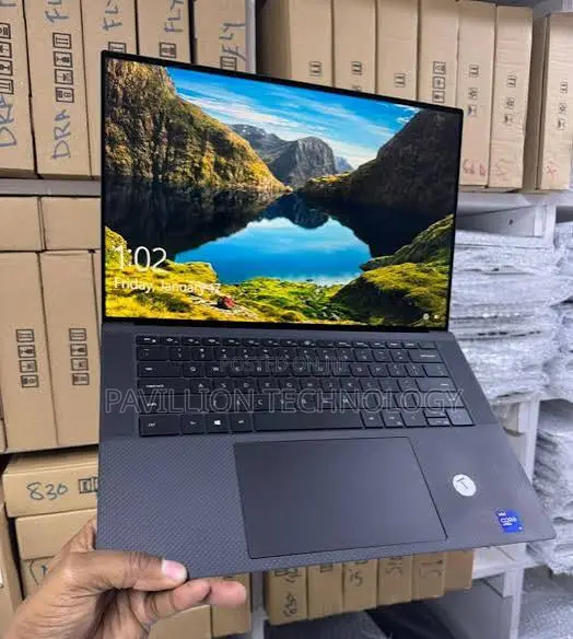 Laptop Dell Precision 5560 16GB Intel Core i9 SSD 512GB