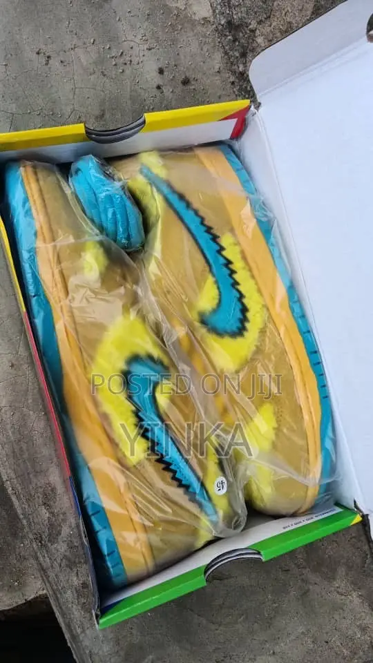 Nike SB Dunk Low "Grateful Dead Bears Opti Yellow
