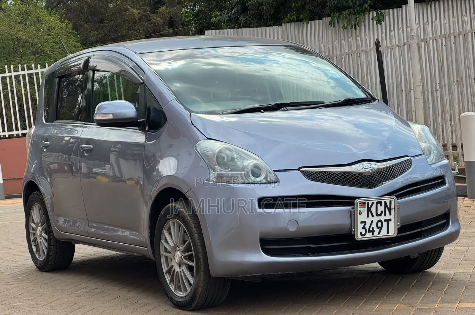 Toyota Ractis 2010 Gray