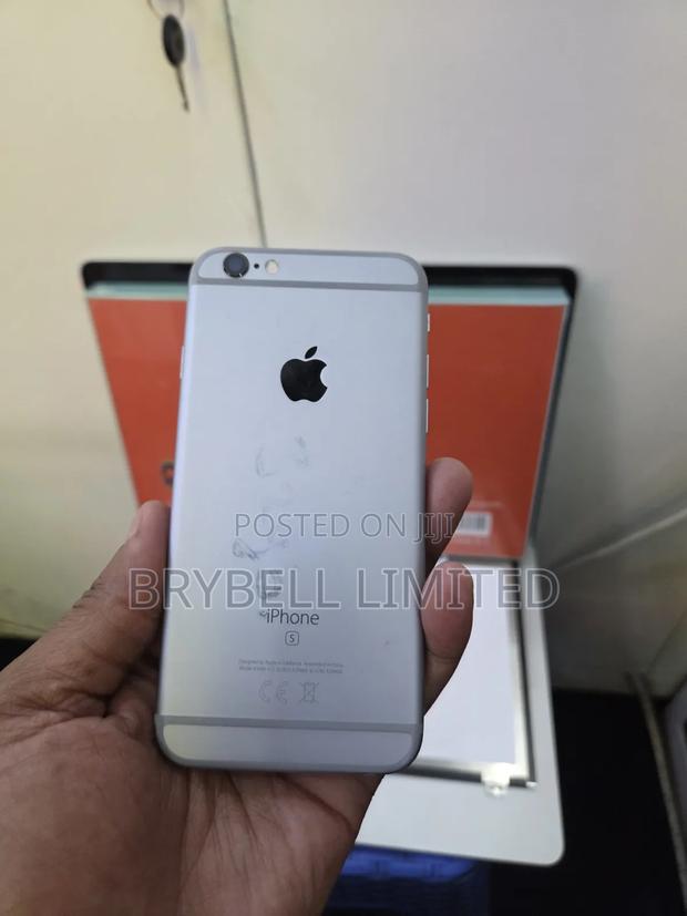 Apple iPhone 6s 32 GB Silver - main view