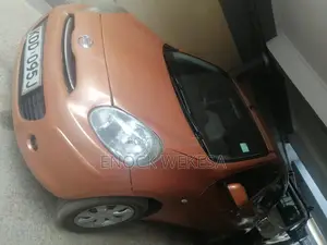 Nissan March 1.2 FWD 2013 Orange
