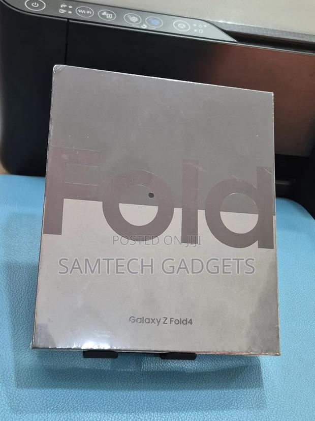 New Samsung Galaxy Z Fold4 512 GB Blue - main view