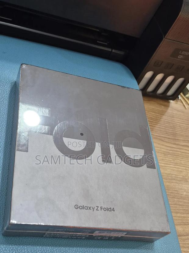 New Samsung Galaxy Z Fold4 512 GB Blue - thumbnail 2