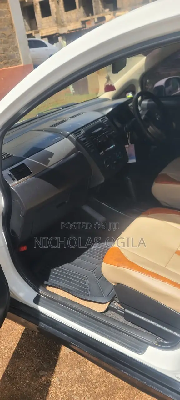 Nissan Tiida 2011 White