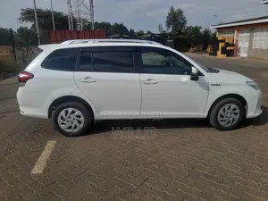 Toyota Corolla Fielder 1.5 Hybrid FWD 2019 Pearl