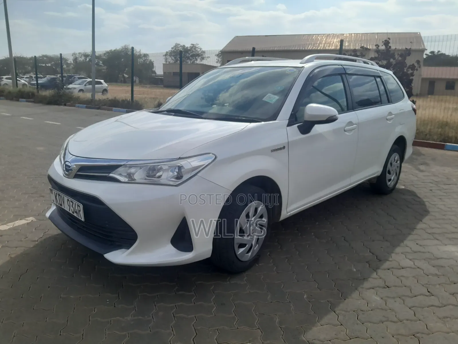 Toyota Corolla Fielder 1.5 Hybrid FWD 2019 Pearl