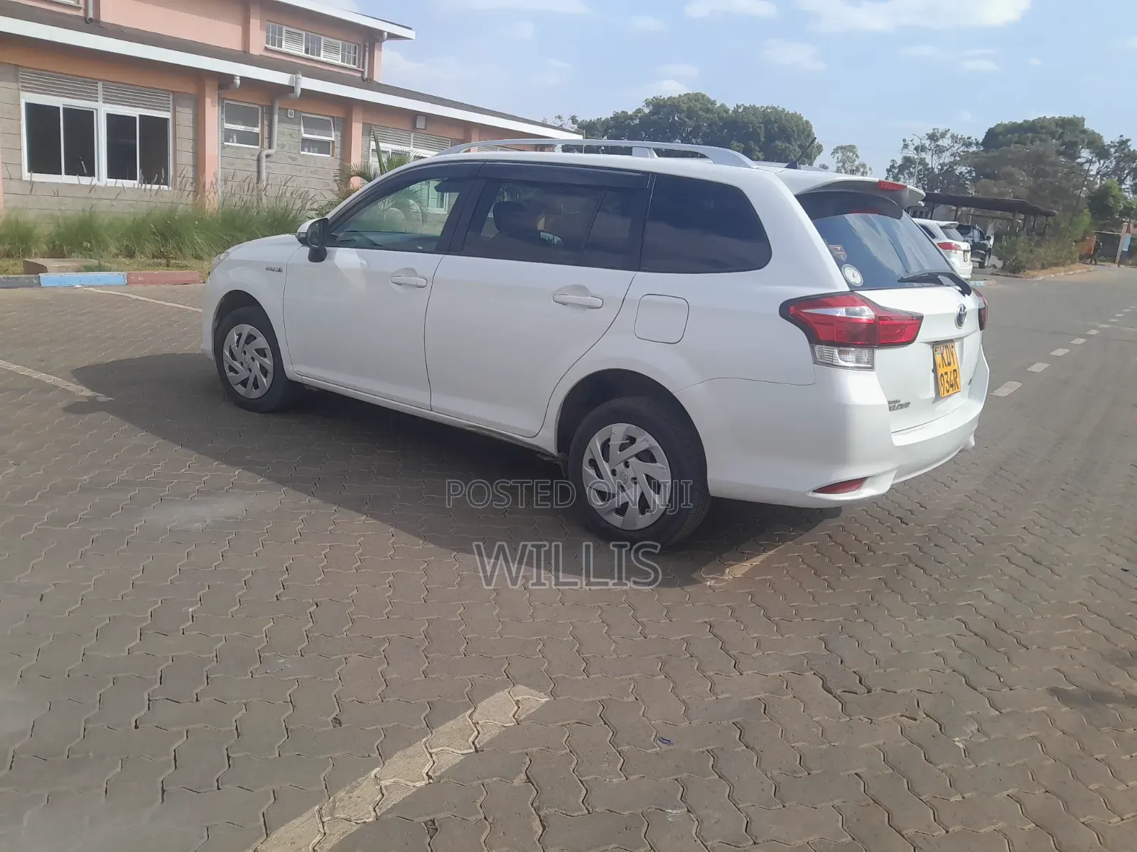 Toyota Corolla Fielder 1.5 Hybrid FWD 2019 Pearl