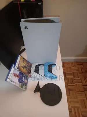 PS5 + 2 Controllers + MK11 + FIFA 22 — KSh 80,000