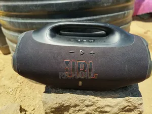 JBL Boombox 4