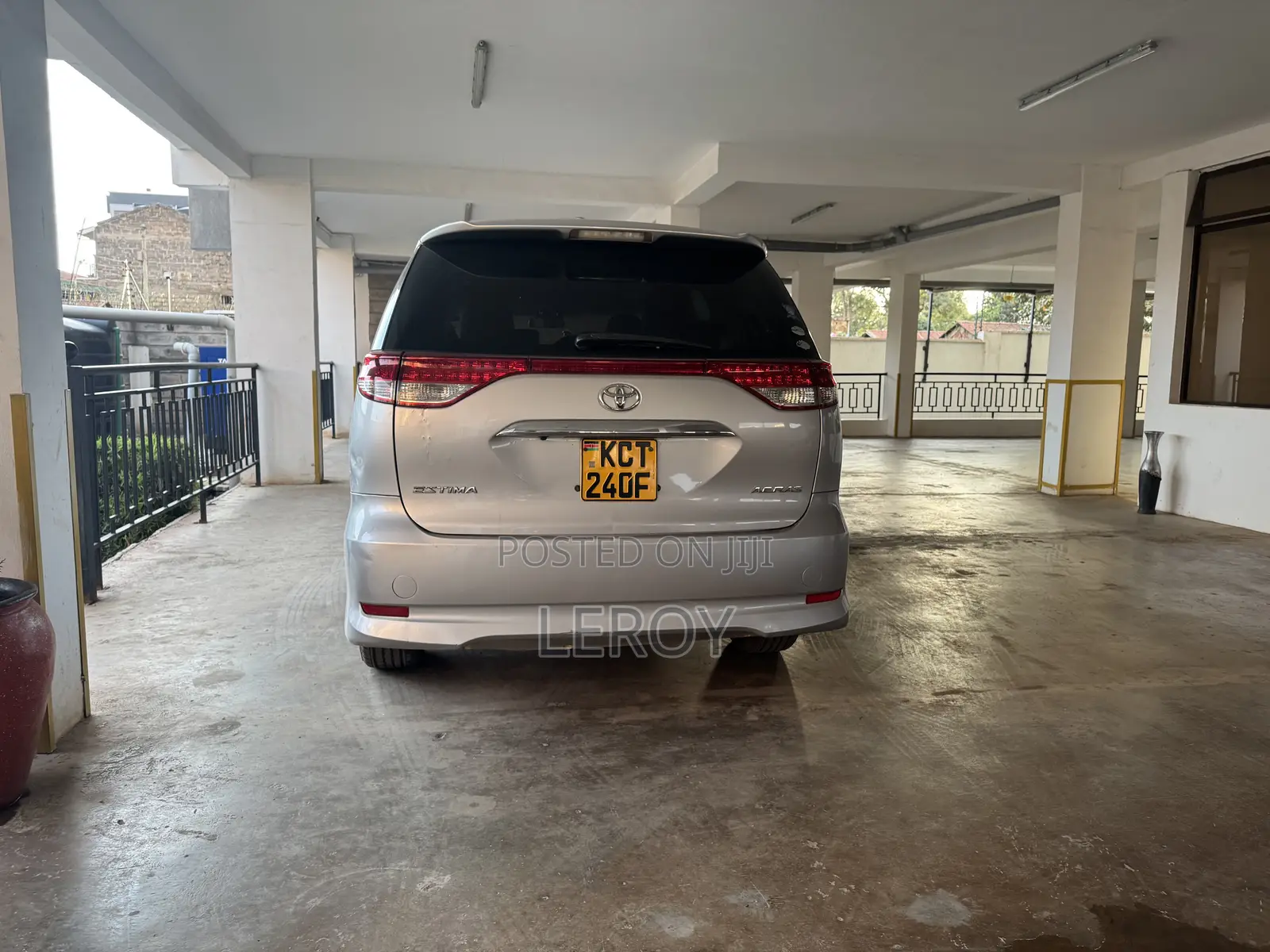 Toyota Estima 2011 Silver
