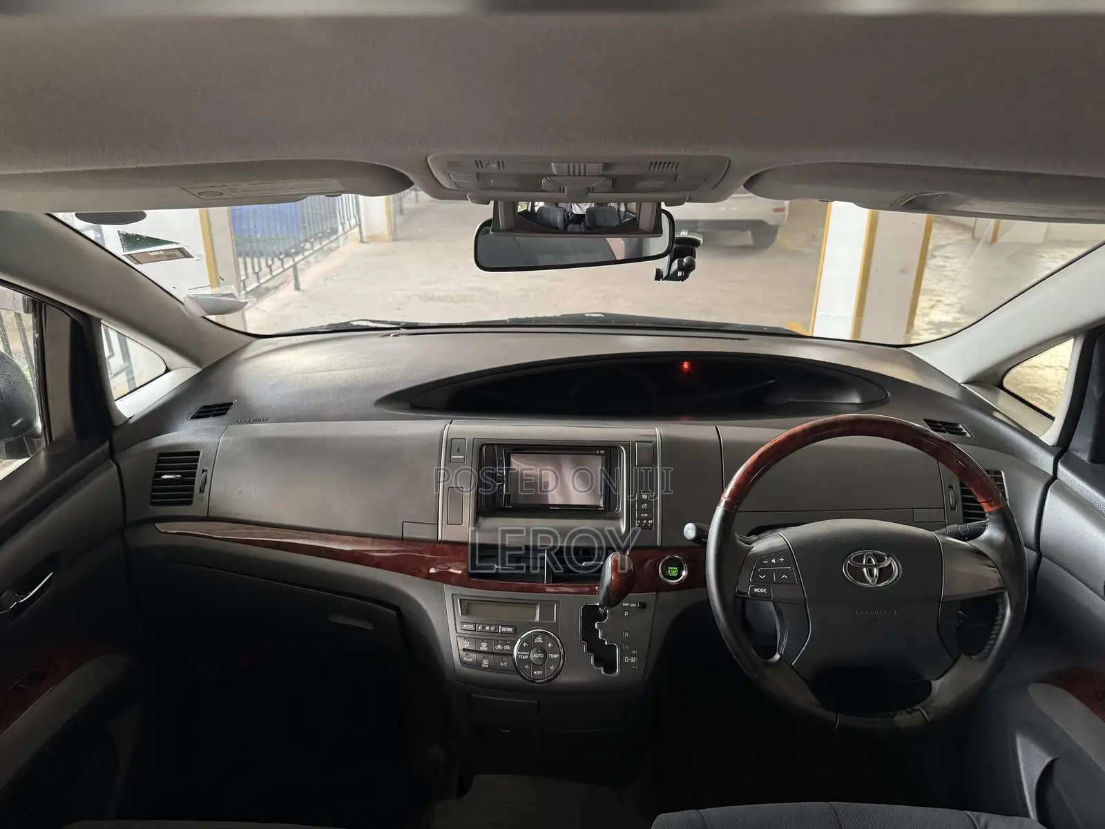 Toyota Estima 2011 Silver