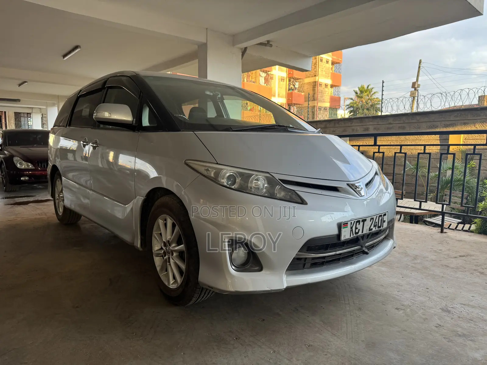Toyota Estima 2011 Silver