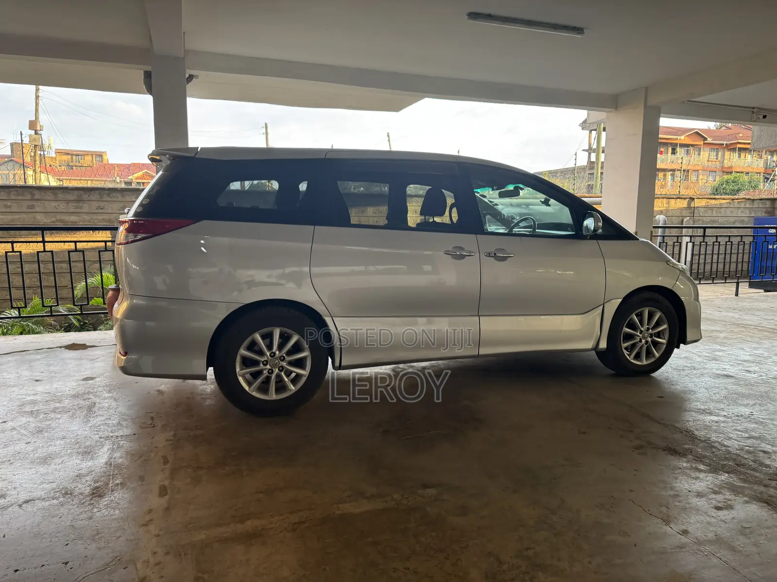Toyota Estima 2011 Silver
