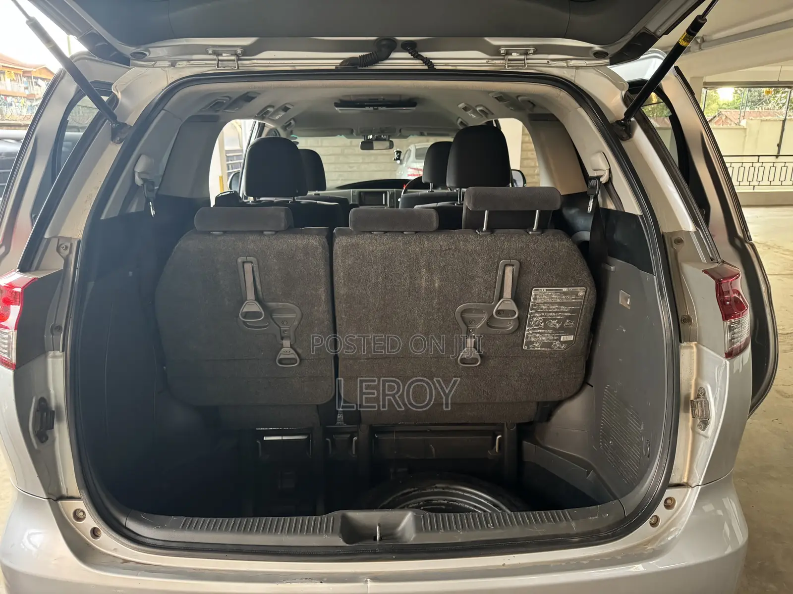 Toyota Estima 2011 Silver