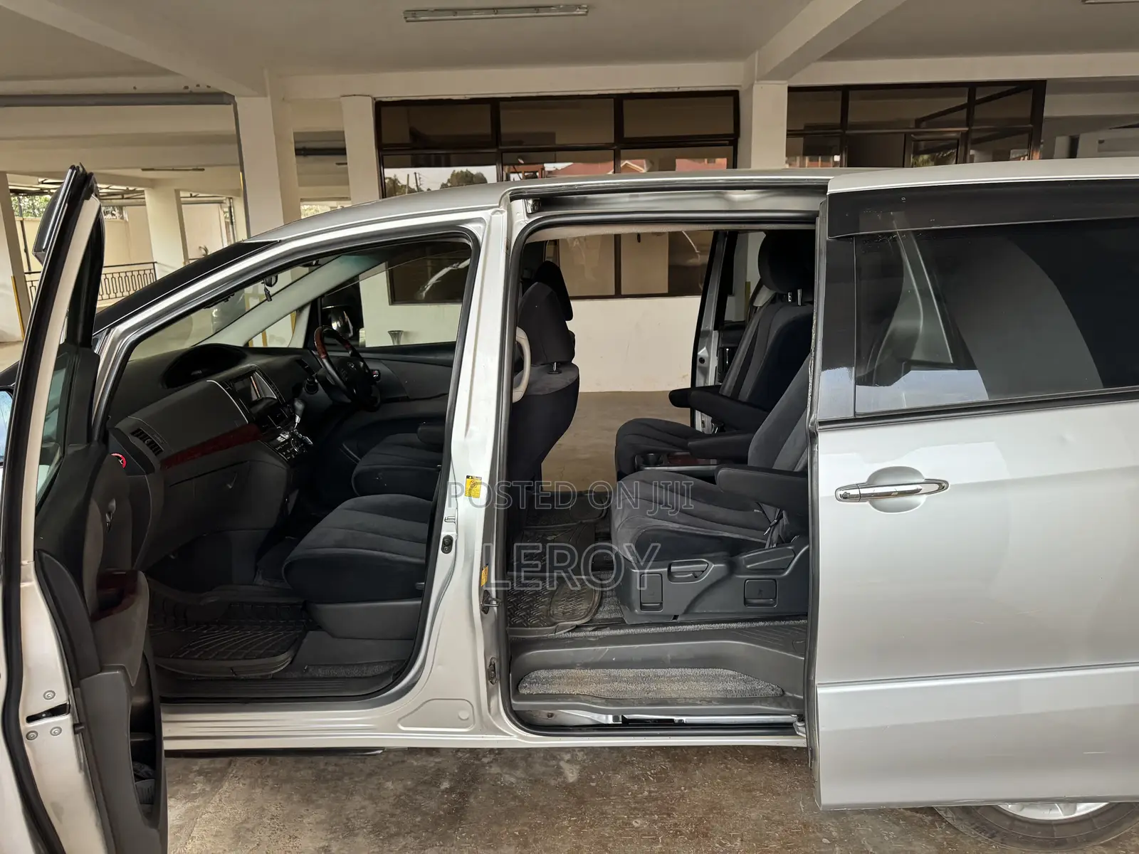 Toyota Estima 2011 Silver