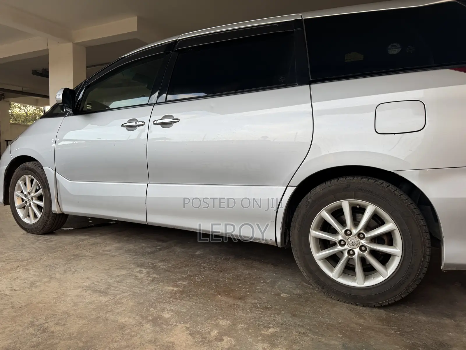 Toyota Estima 2011 Silver