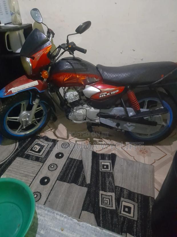TVS HLX Plus ES 2019 Red - main view