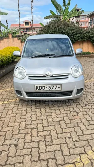 Toyota Sienta 1.5 FWD 2014 Silver