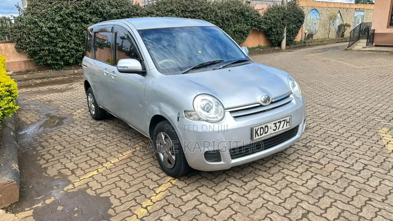 Toyota Sienta 1.5 FWD 2014 Silver