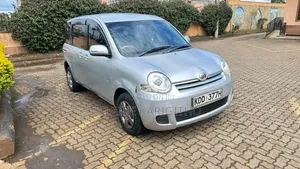 Toyota Sienta 1.5 FWD 2014 Silver