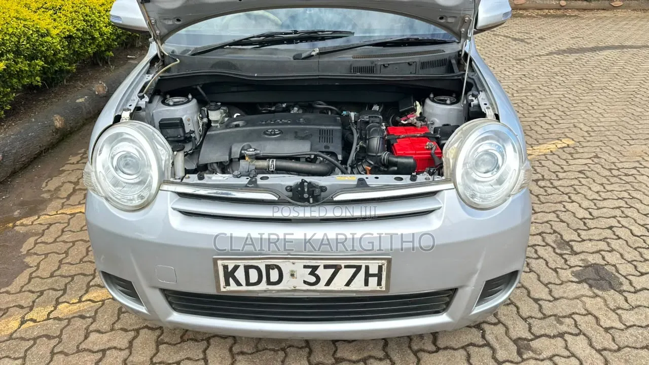 Toyota Sienta 1.5 FWD 2014 Silver