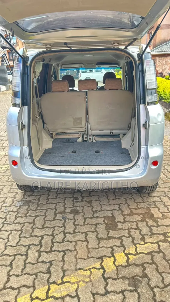 Toyota Sienta 1.5 FWD 2014 Silver